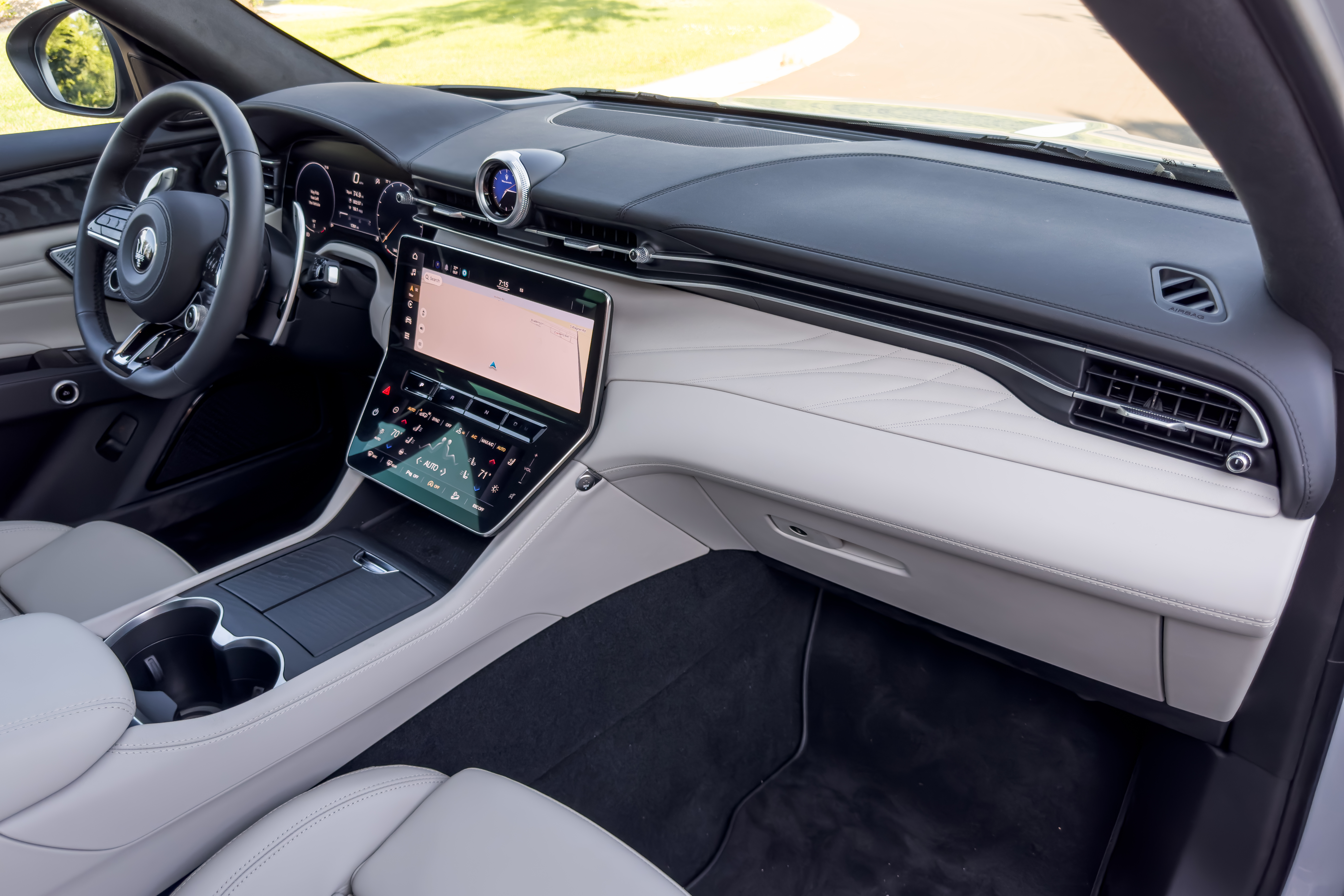 maserati grecale modena 2023 17 interior front row jpg? i=AA