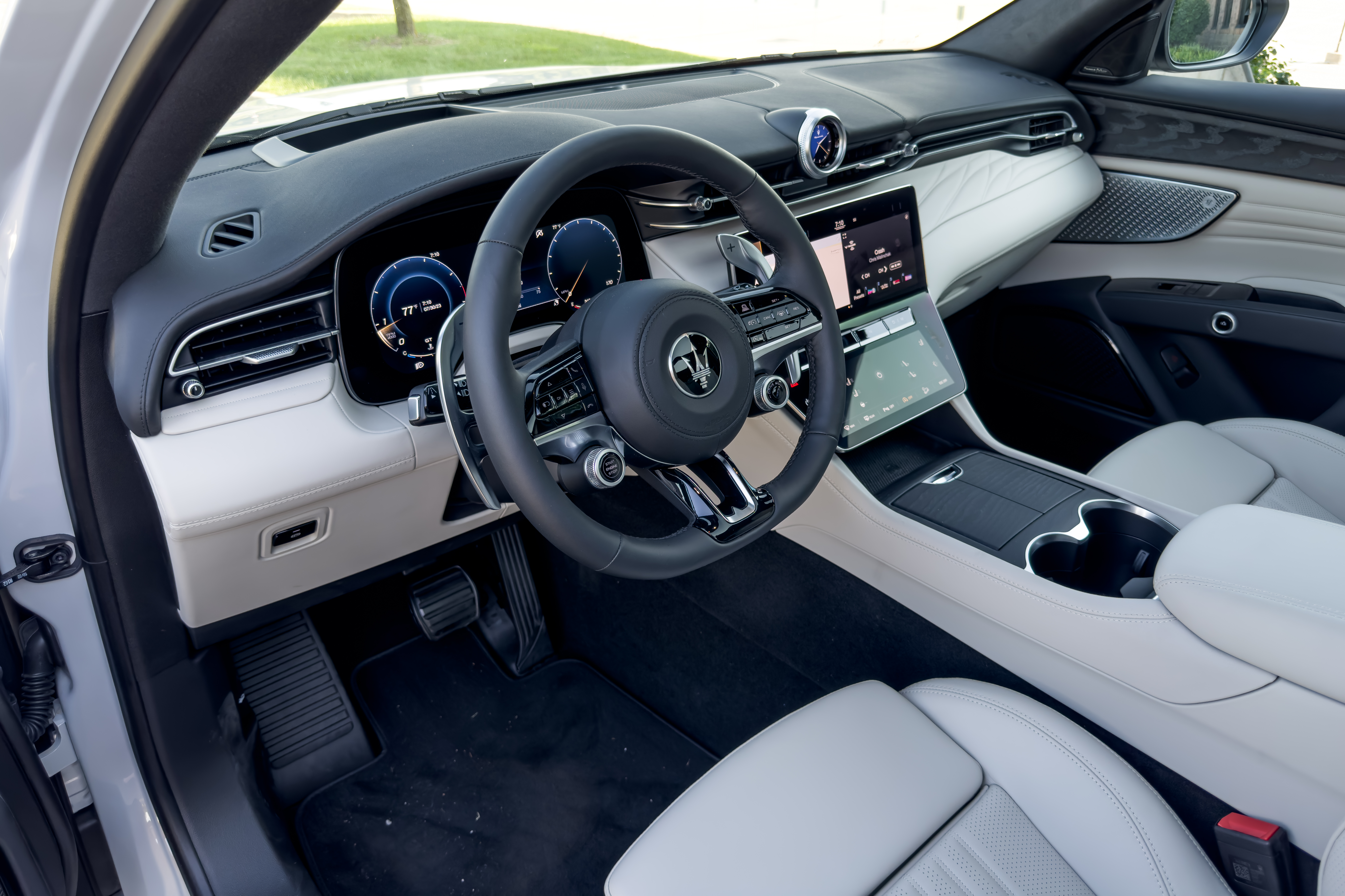 maserati grecale modena 2023 16 interior front row jpg? i=AA