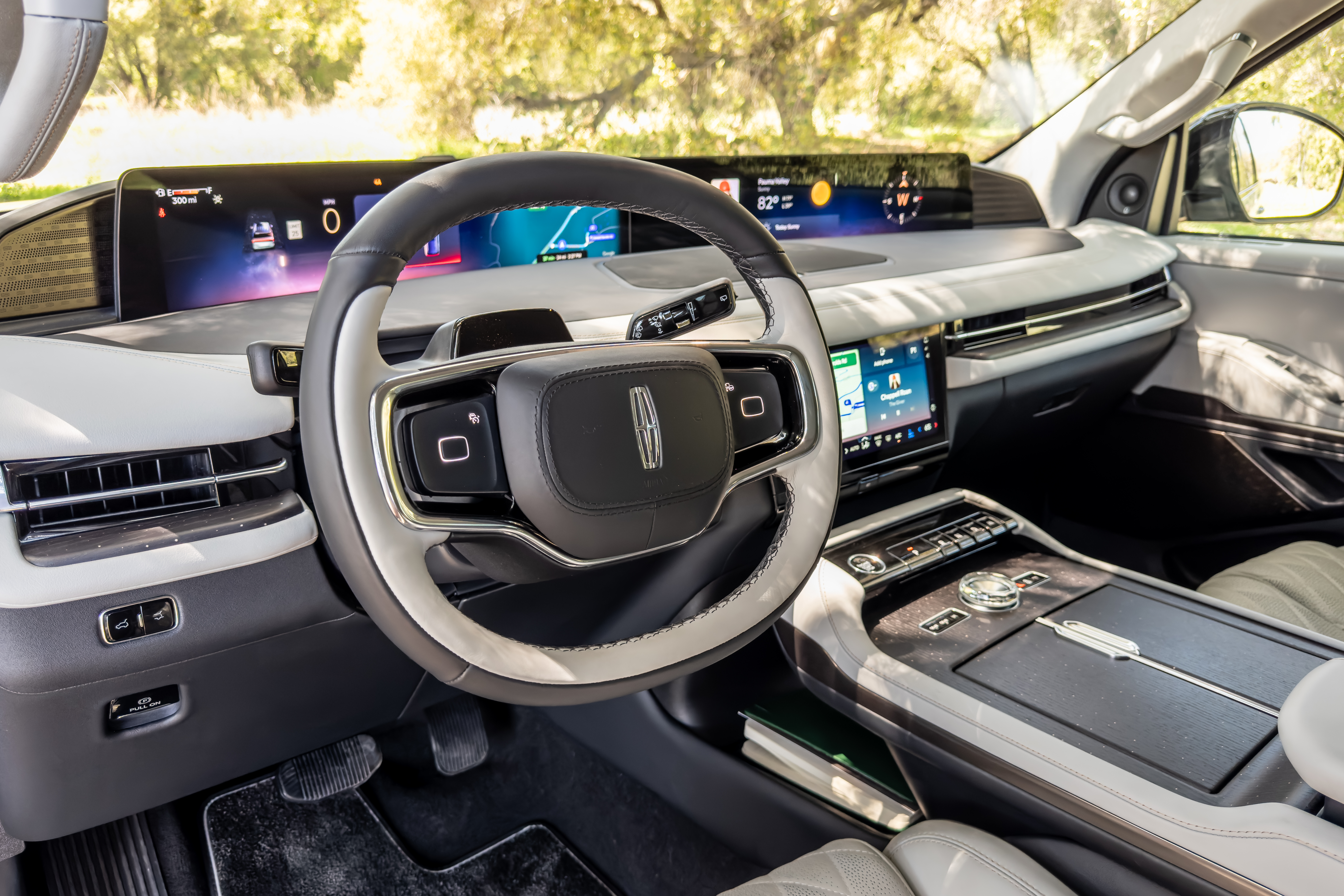 lincoln navigator 2025 16 interior front row jpg