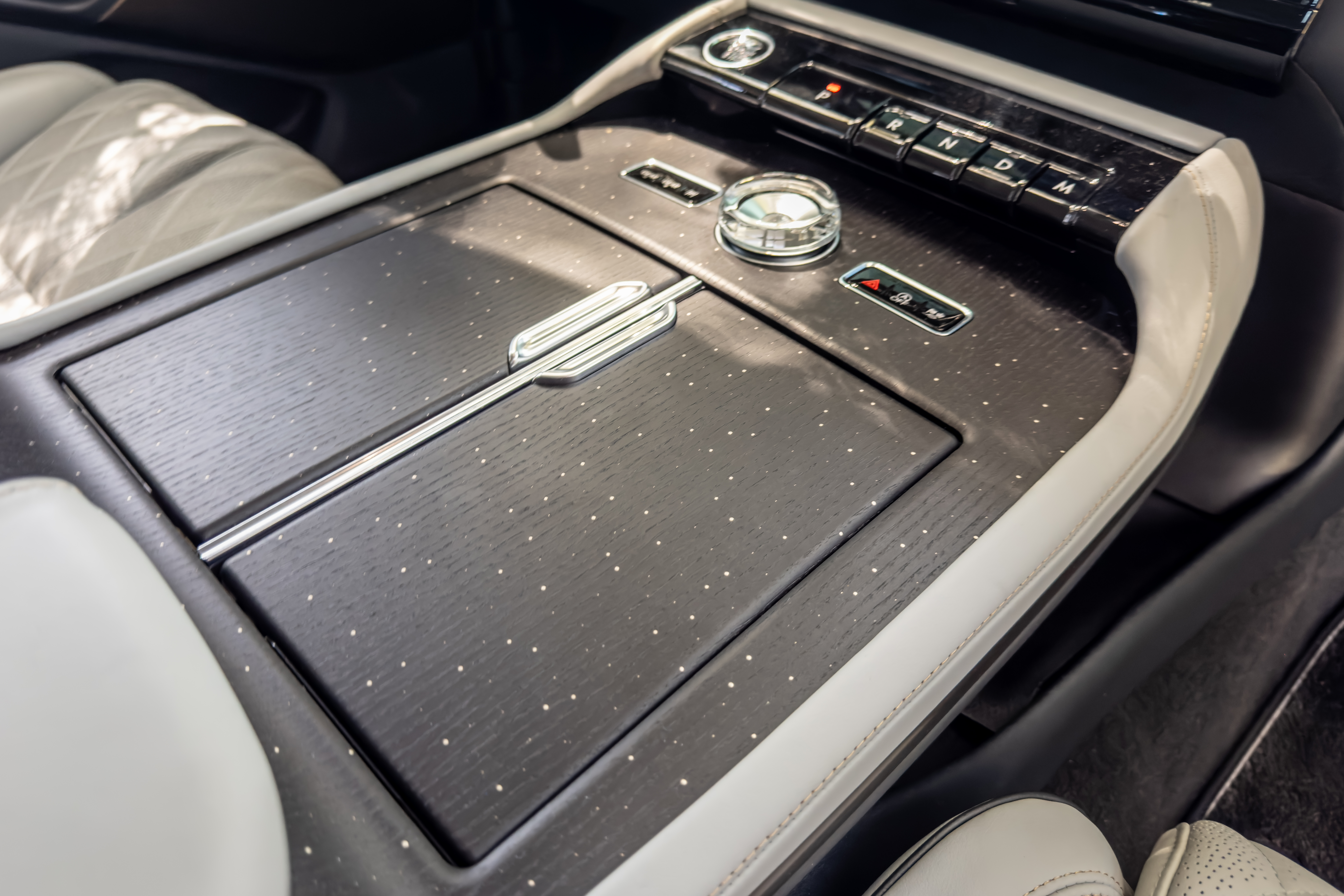 lincoln navigator 2025 22 interior center console jpg