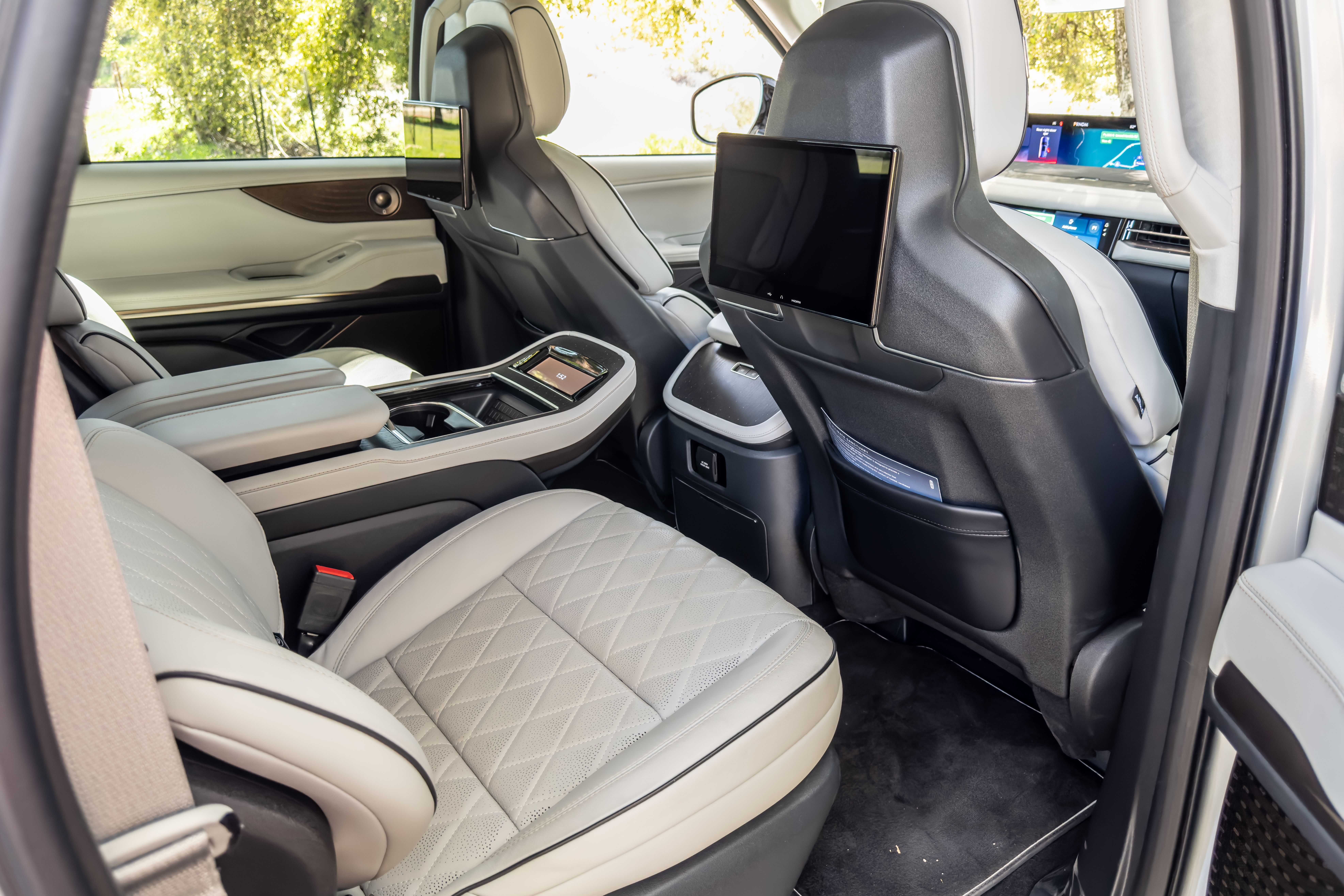 lincoln navigator 2025 30 interior second row jpg