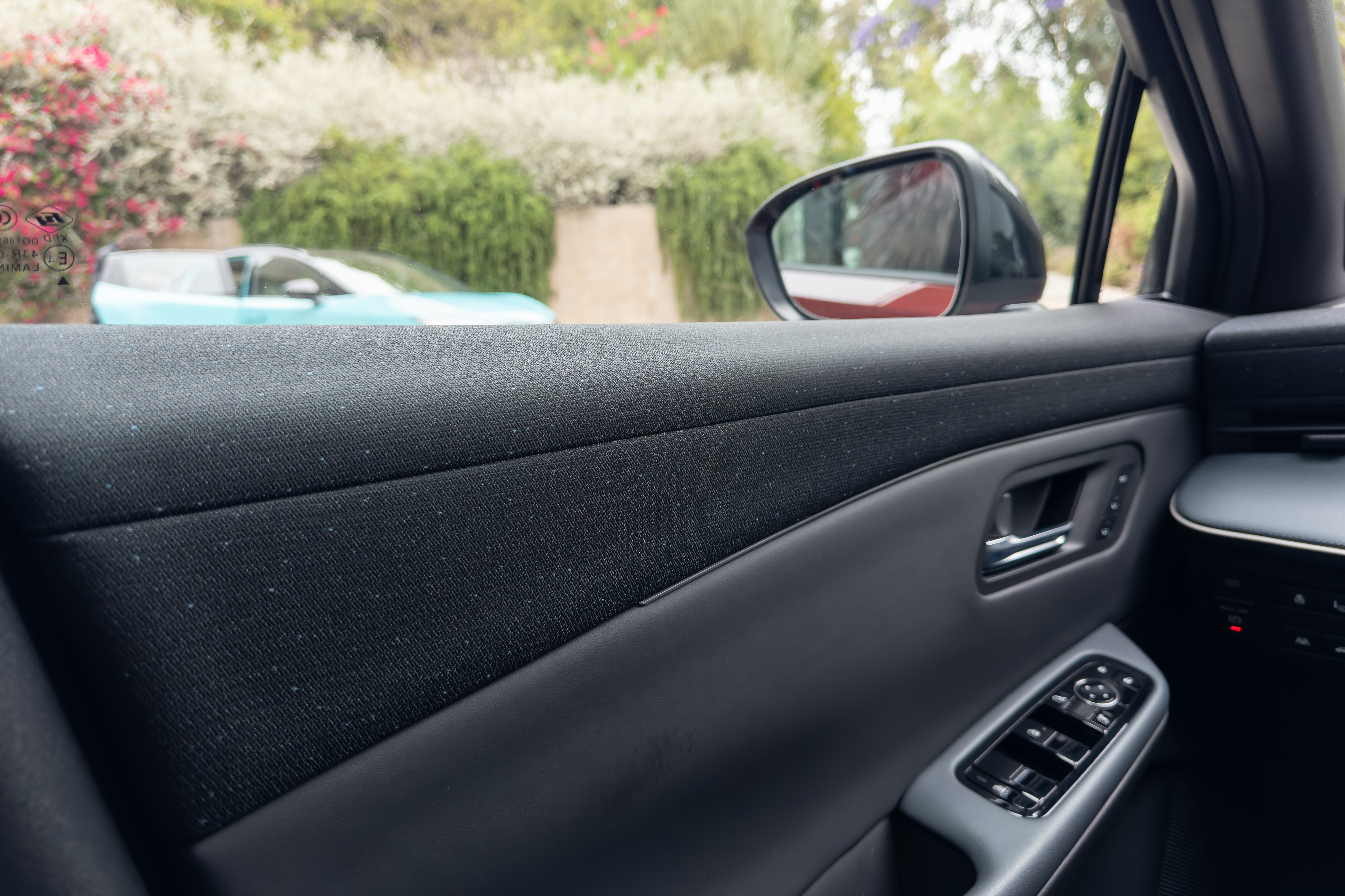nissan leaf 2026 25 interior door jpg