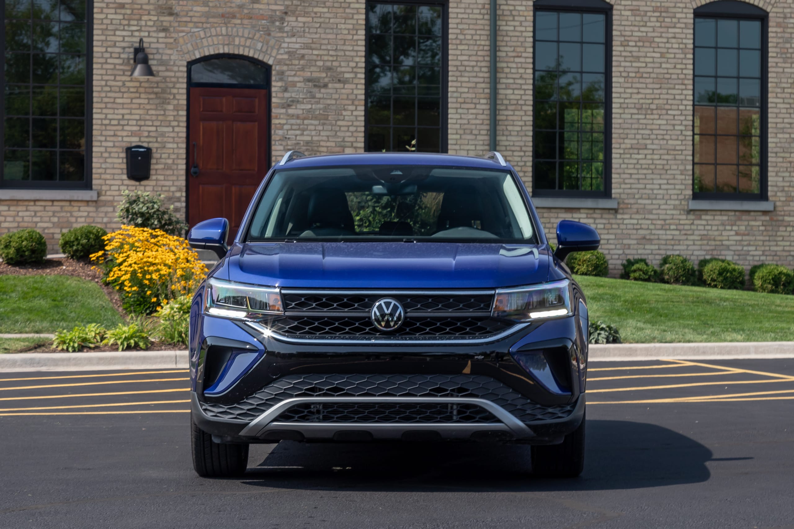 volkswagen taos 1 5t se 2023 04 exterior front jpg? i=AA