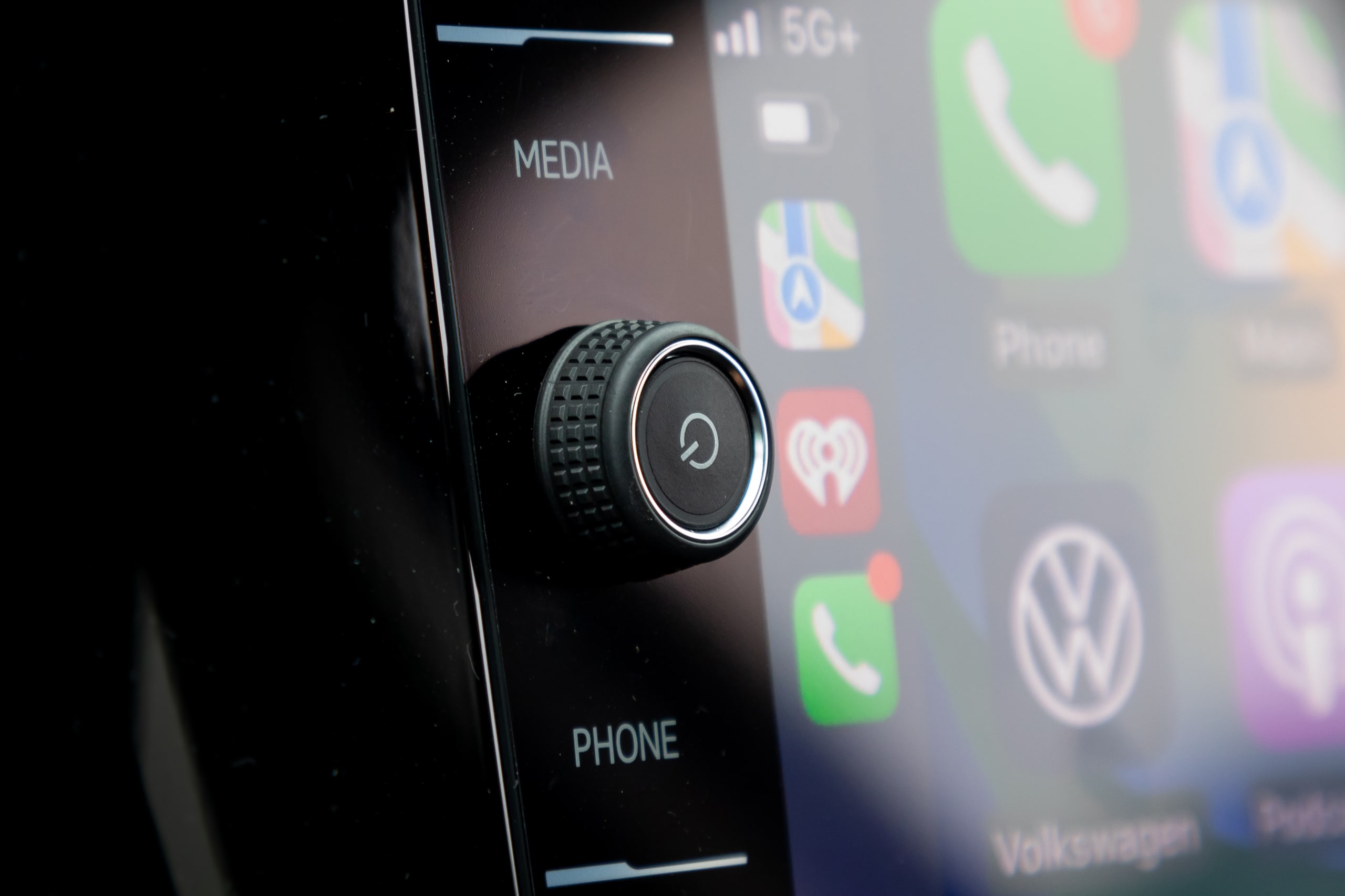 volkswagen taos 1 5t se 2023 28 interior center stack display jpg? i=AA