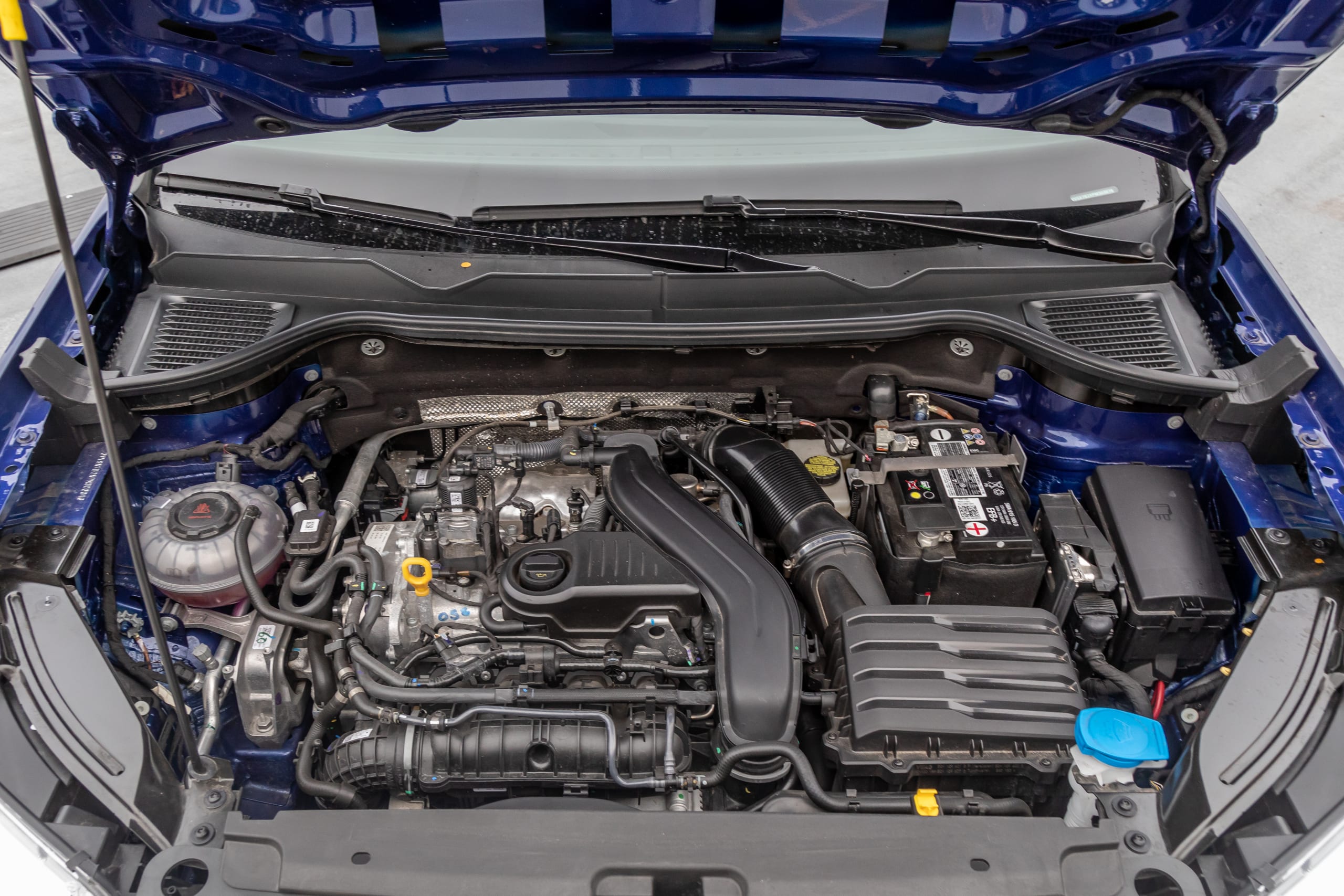 volkswagen taos 1 5t se 2023 15 interior engine jpg? i=AA