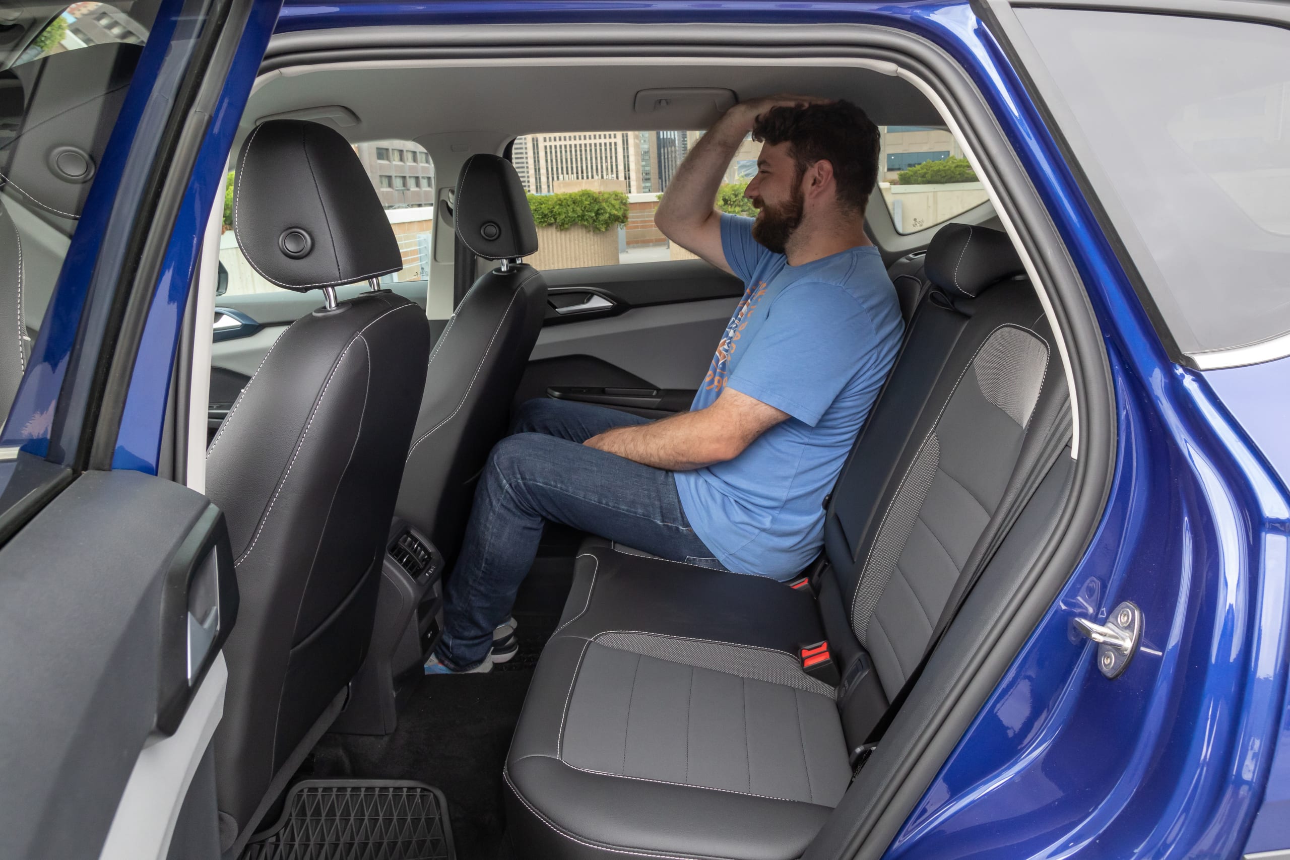 volkswagen taos 1 5t se 2023 38 interior backseat jpg? i=AA