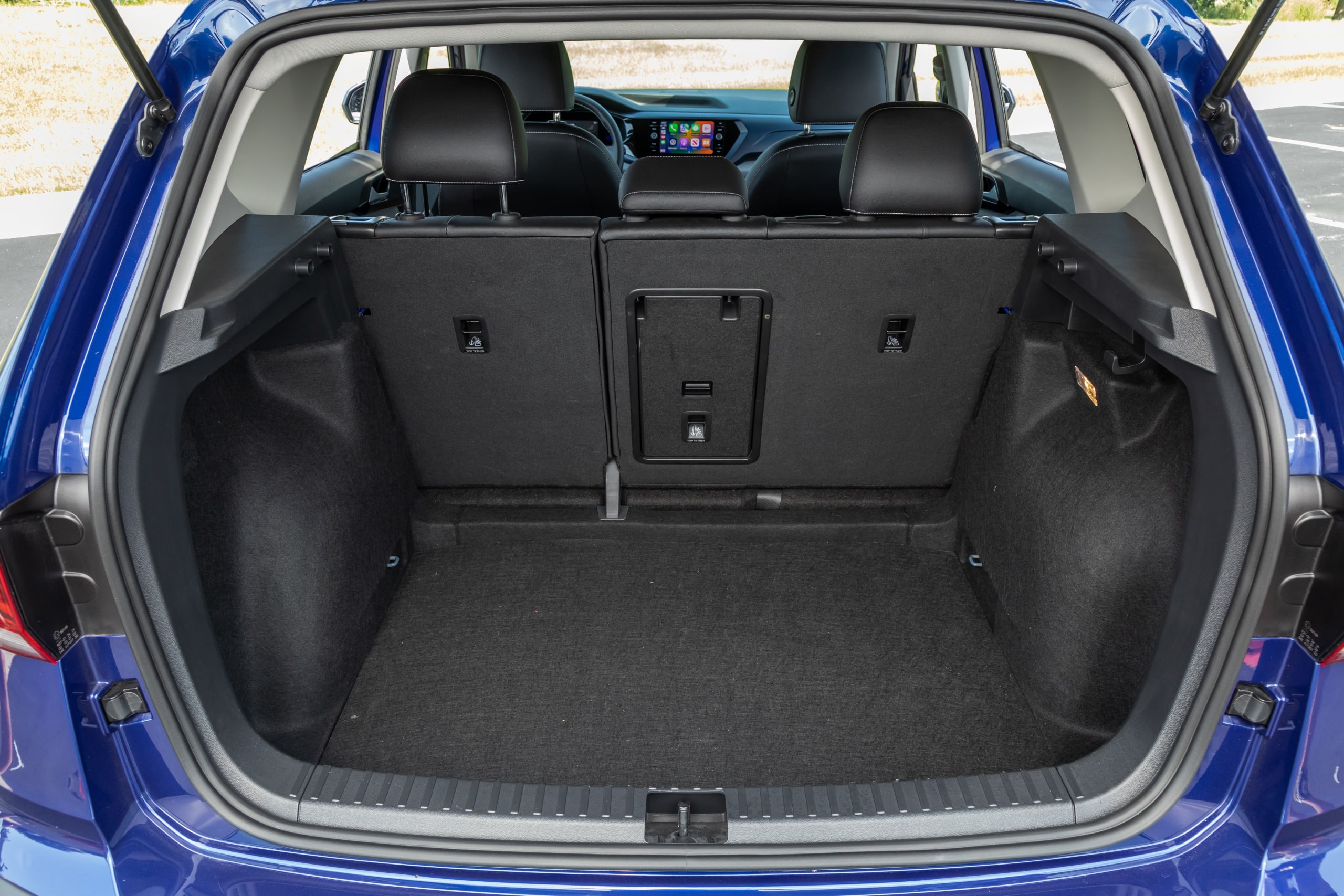 volkswagen taos 1 5t se 2023 39 interior cargo jpg? i=AA