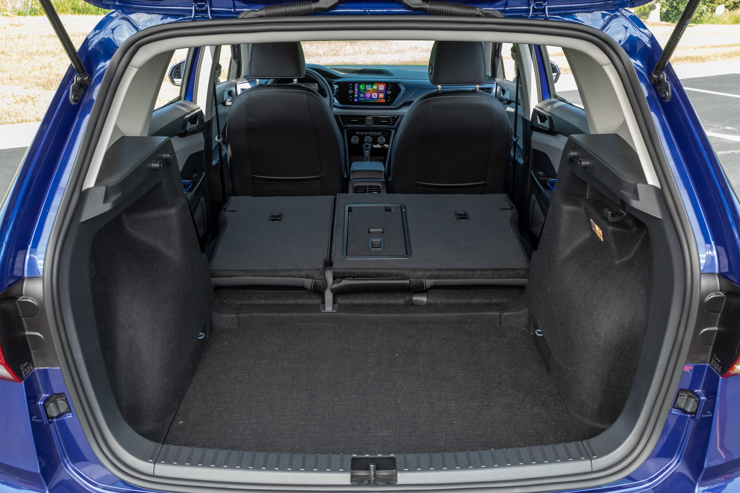 volkswagen taos 1 5t se 2023 40 interior cargo jpg? i=AA
