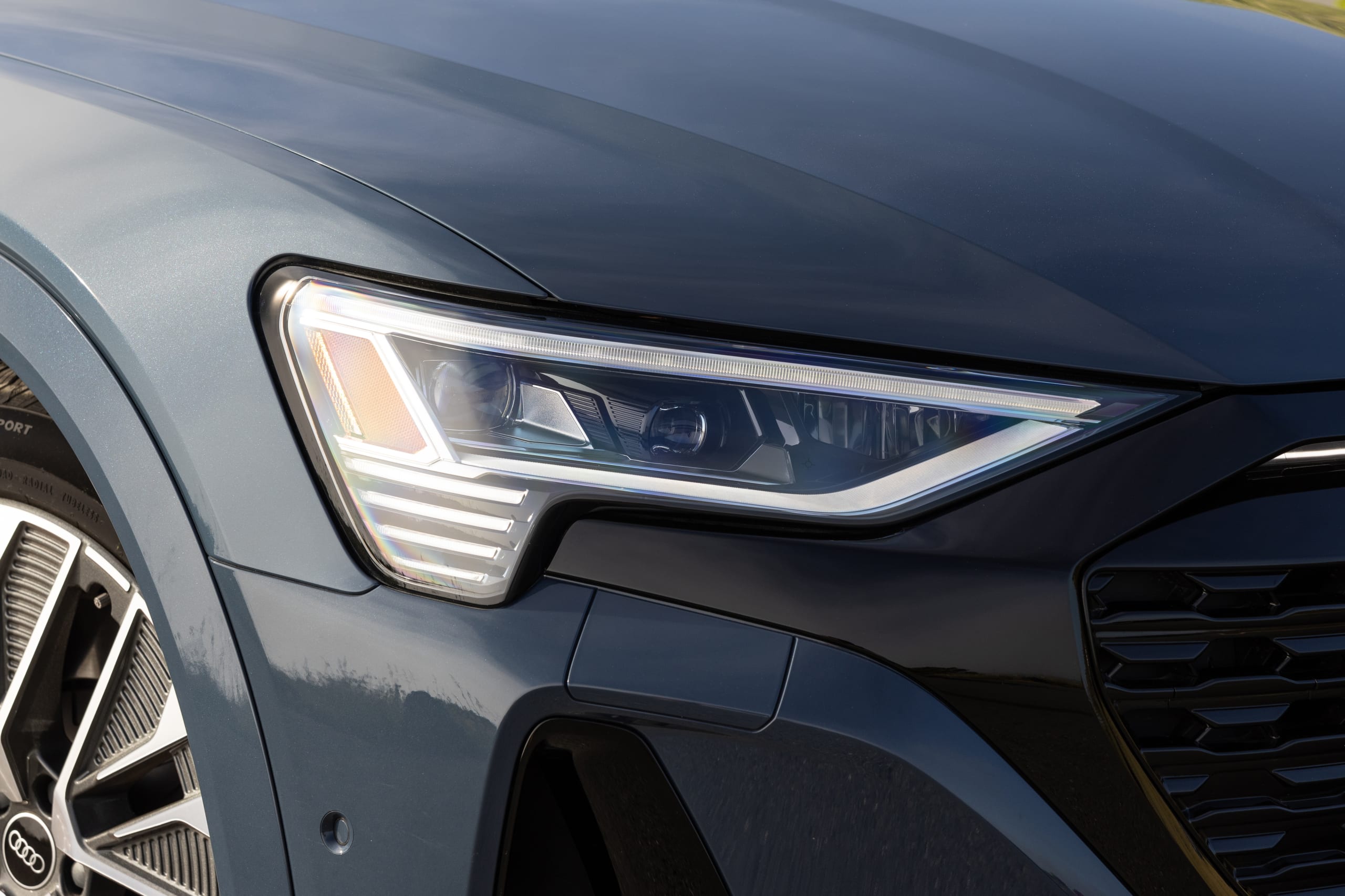 audi q8 e tron 2024 05 exterior headlight jpg? i=AA