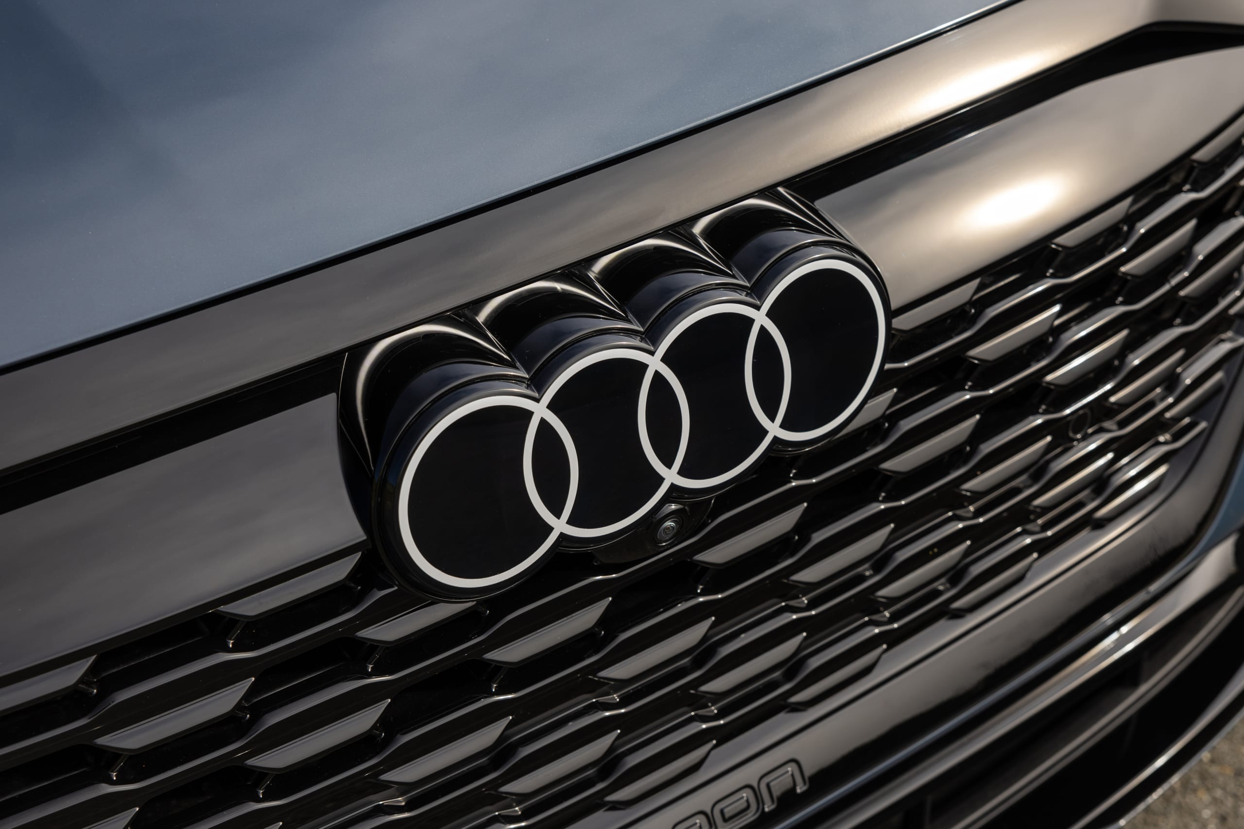 audi q8 e tron 2024 06 exterior grille badge jpg? i=AA