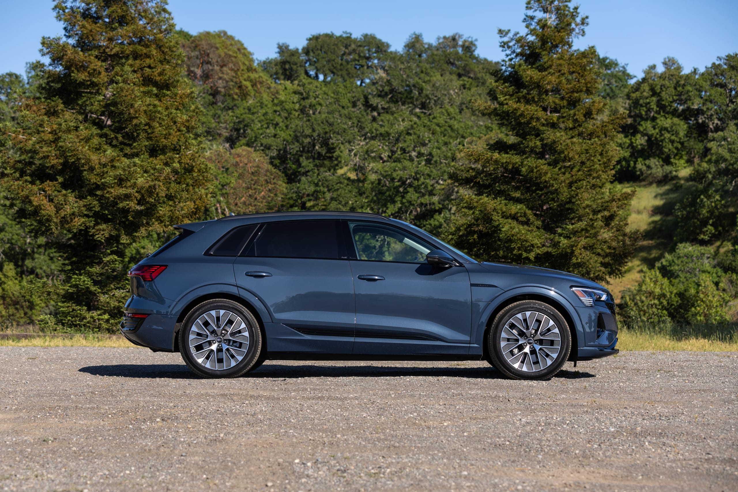 audi q8 e tron 2024 07 exterior profile jpg? i=AA