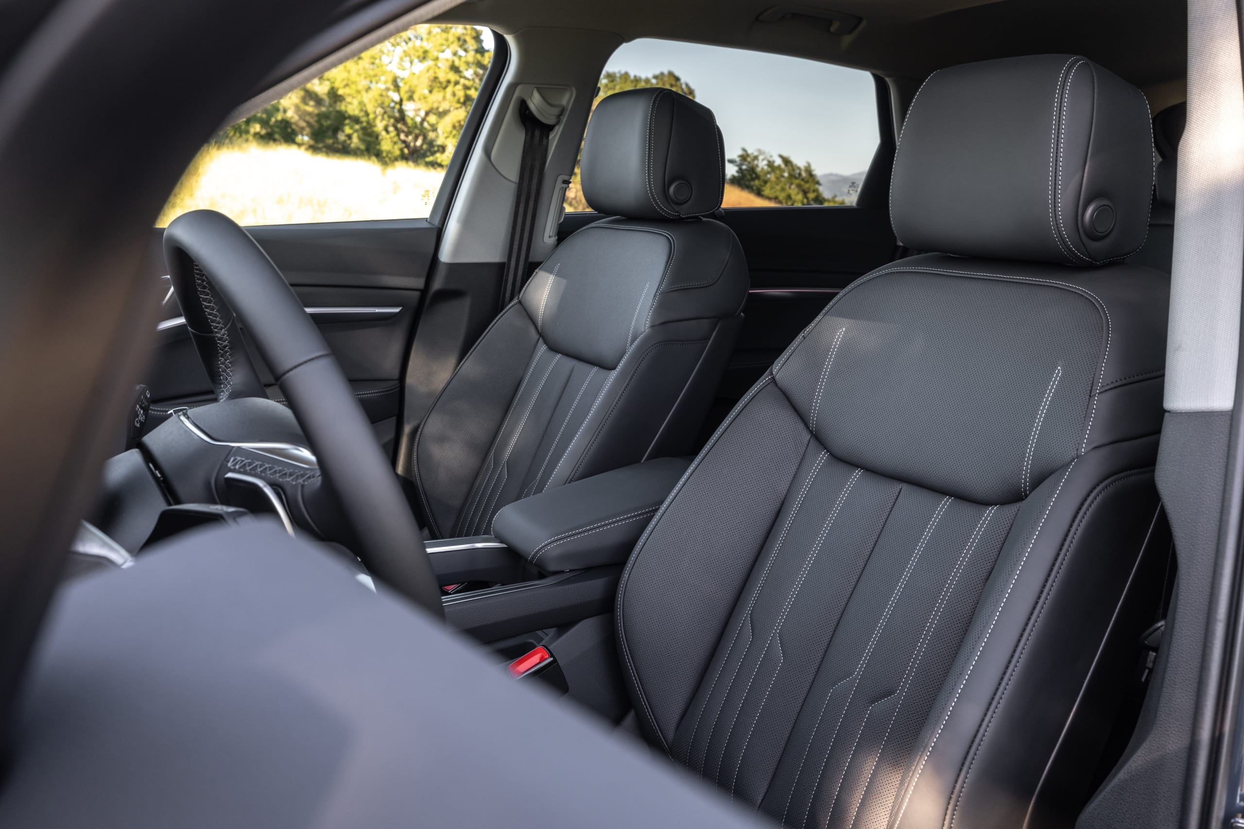 audi q8 e tron 2024 18 interior front row jpg? i=AA