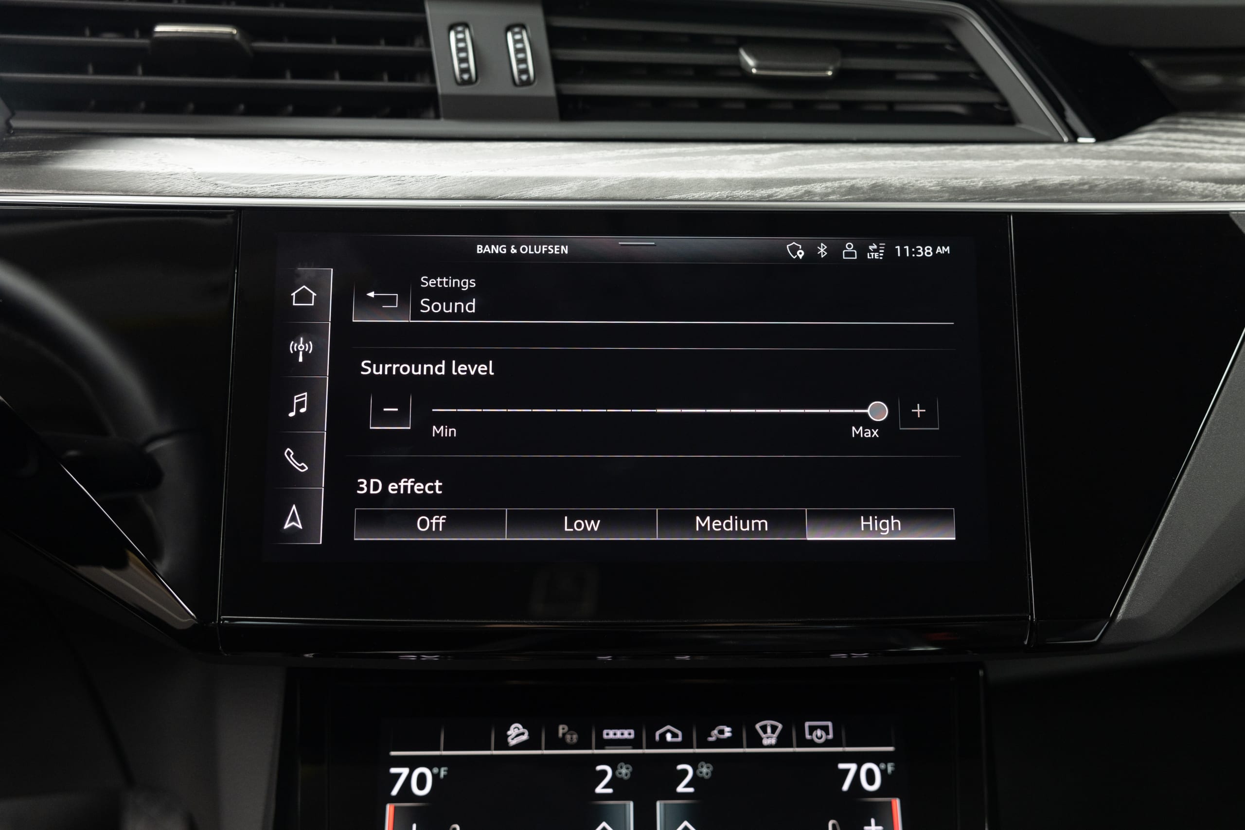 audi q8 e tron 2024 20 interior center stack display jpg? i=AA
