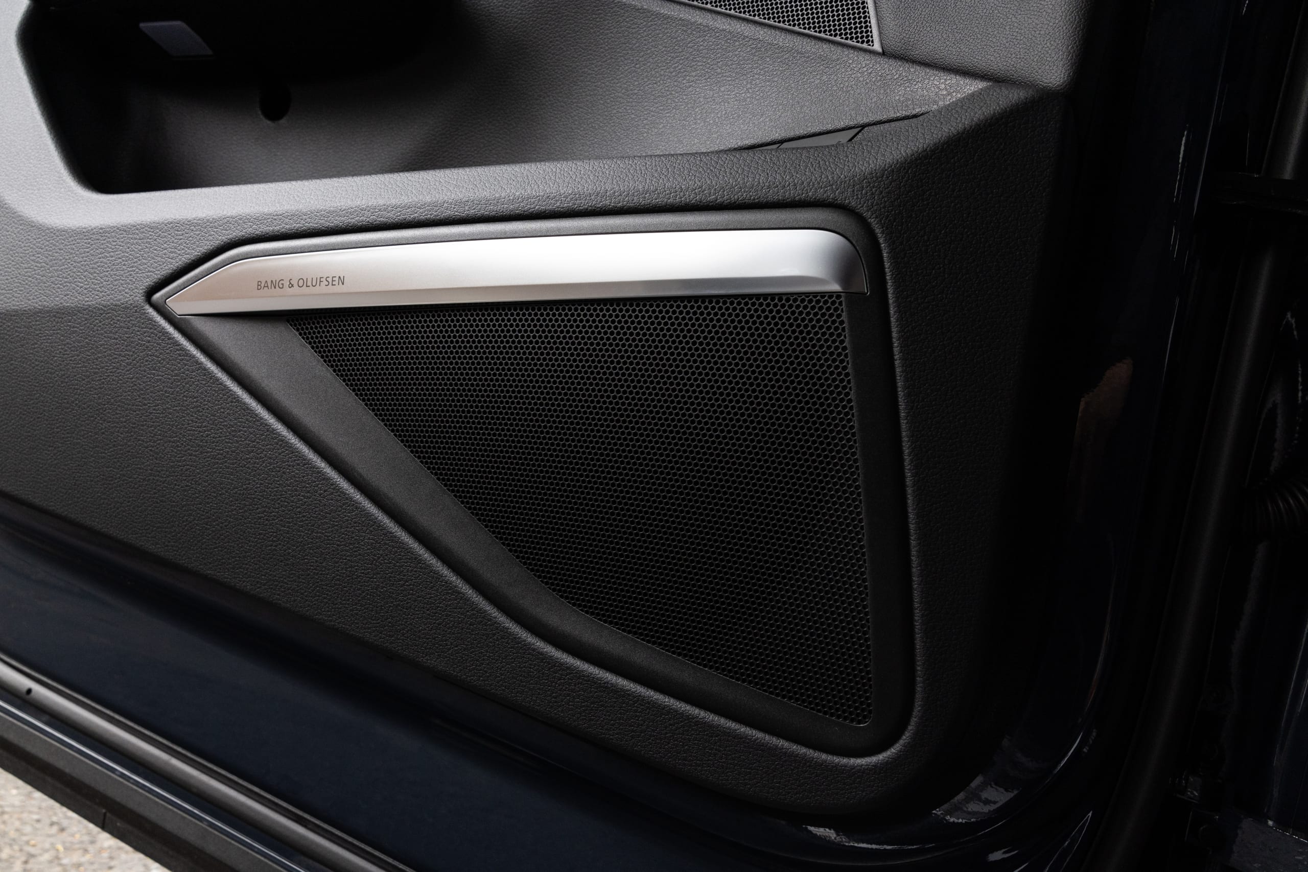 audi q8 e tron 2024 21 interior door audio jpg? i=AA