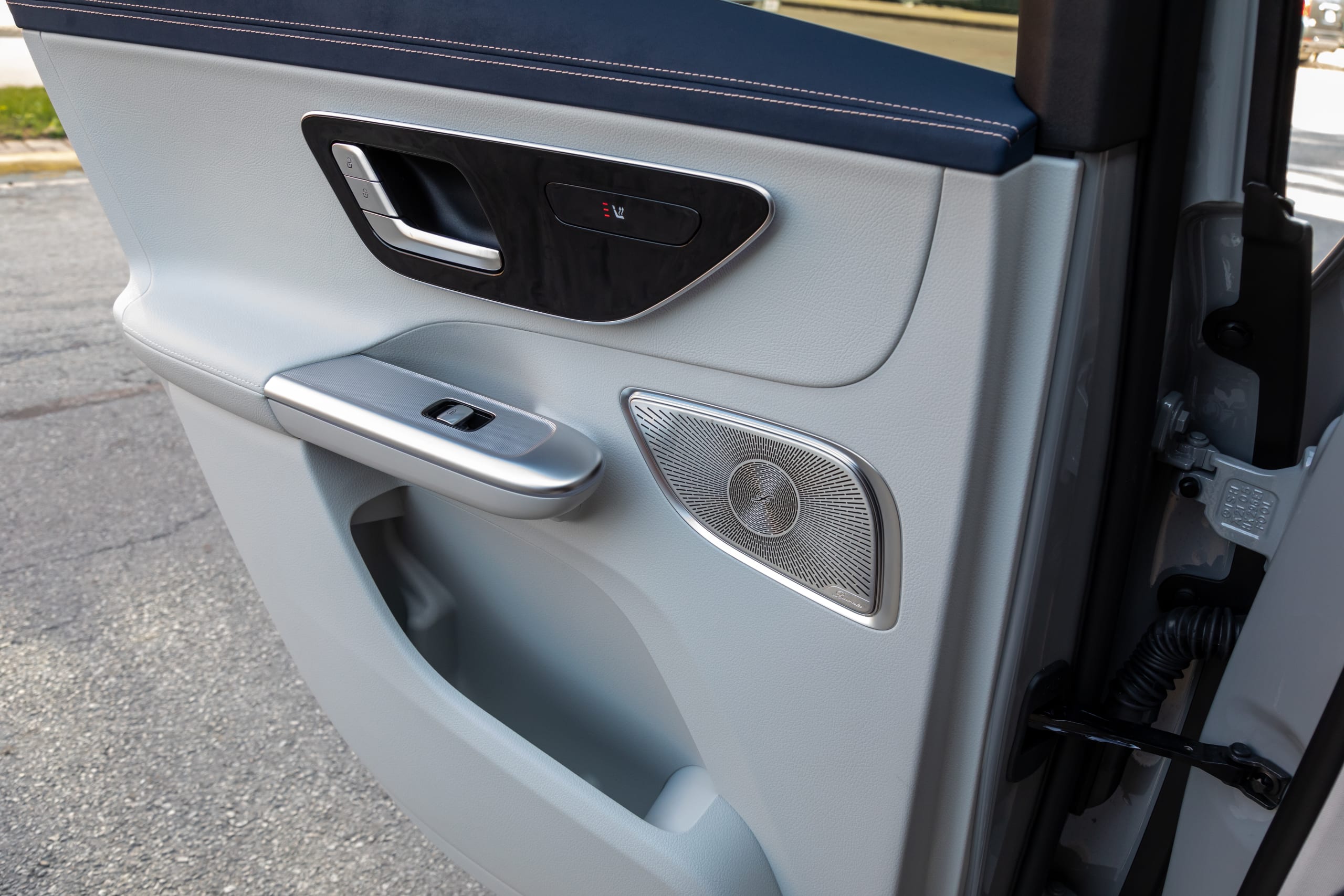 mercedes benz eqe 500 suv 2023 57 interior backseat door 4753418ed84 jpg? i=AA
