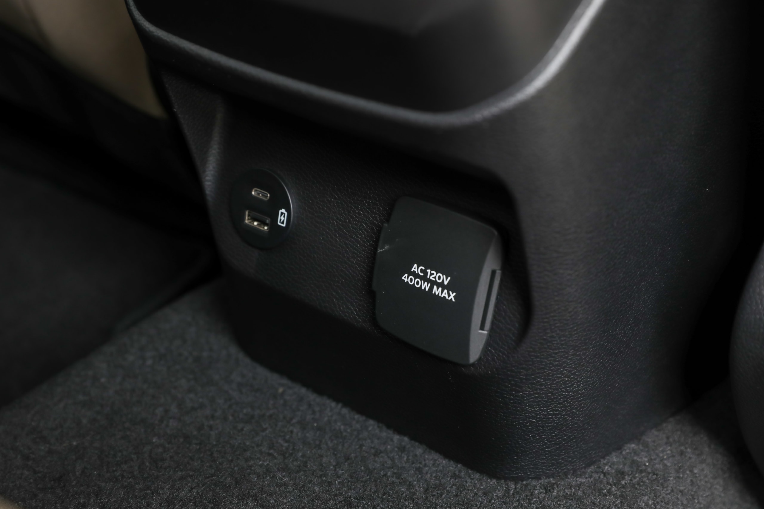 ford ranger xlt 2024 69 interior backseat outlet usb 4796752c50f jpg? i=AA