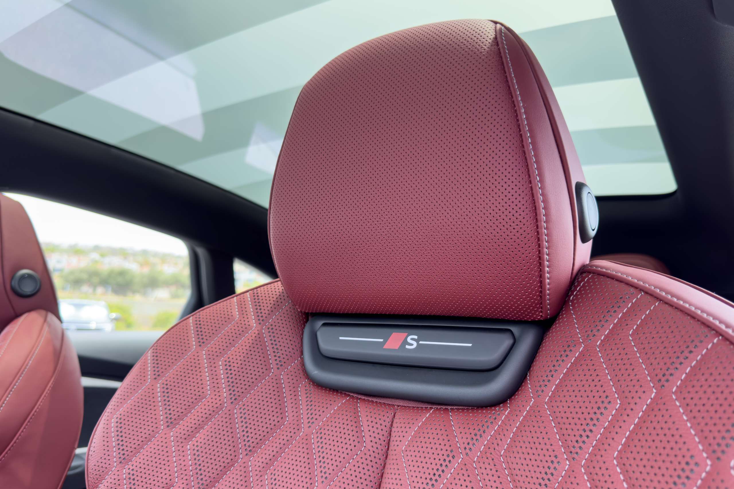 audi s6 e Tron 2026 15 interior front seats jpg